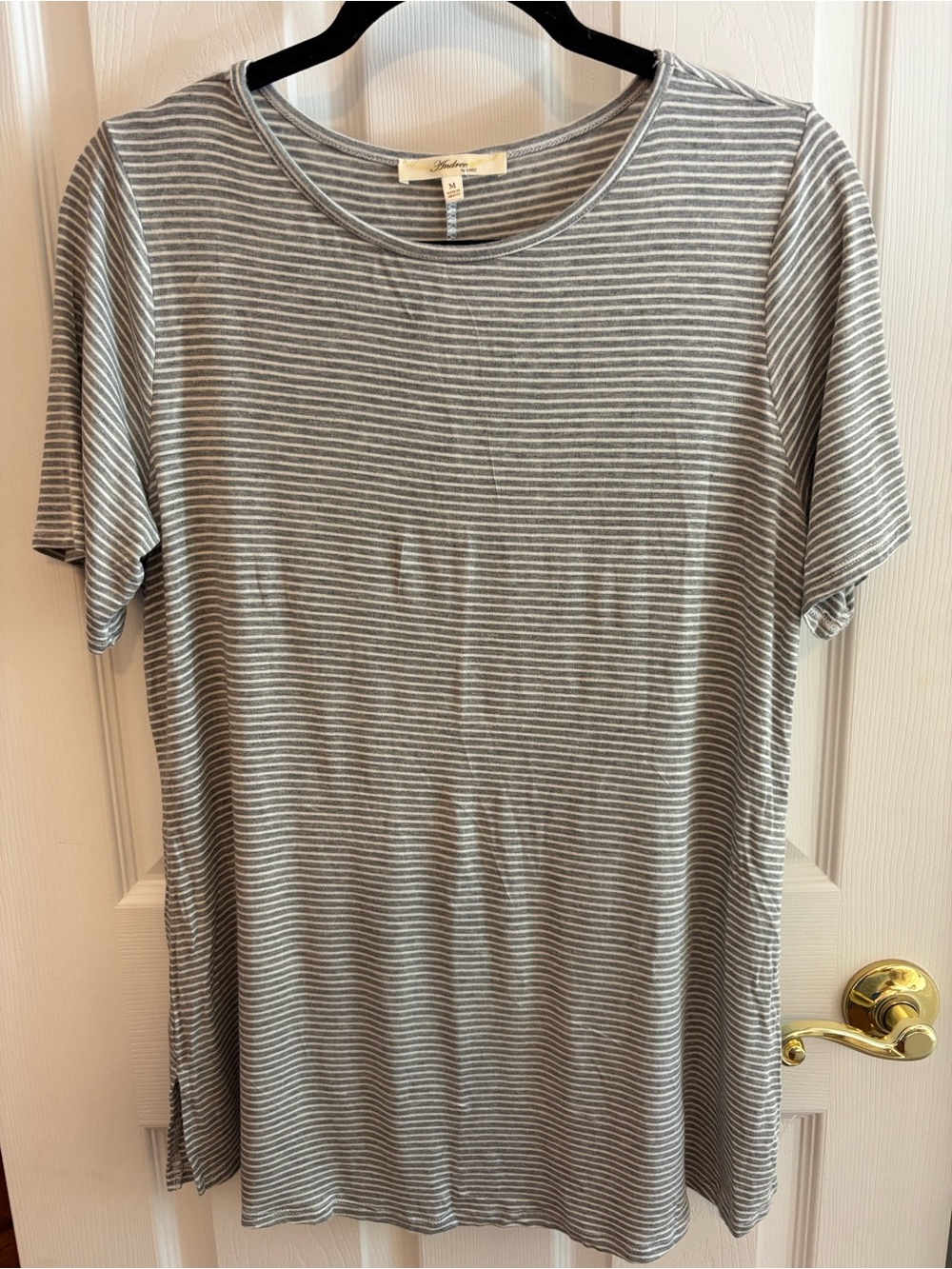 ANDREE BY UNIT Gray and White Striped Short Sleeve Tunic